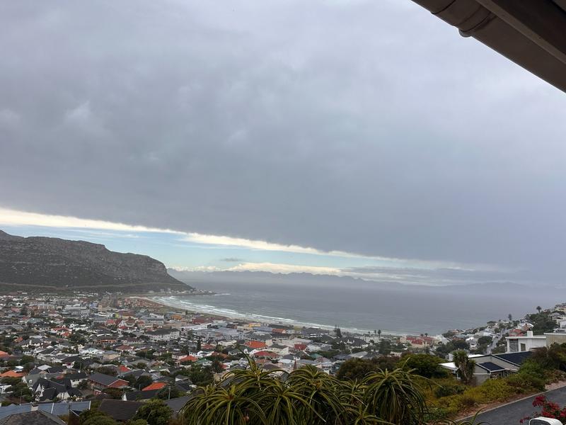 To Let 4 Bedroom Property for Rent in Fish Hoek Western Cape